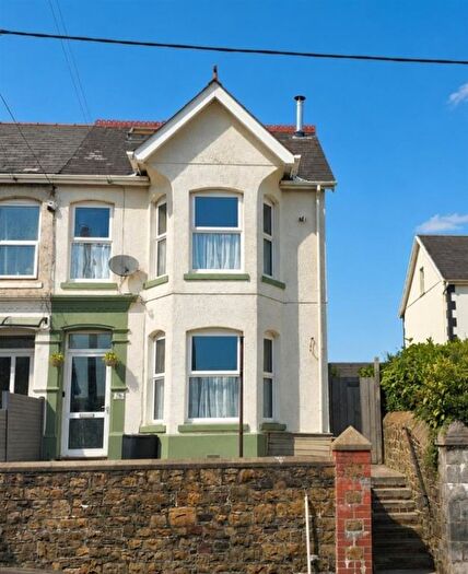 4 Bedroom Semi-detached House For Sale In High Street, Ammanford, SA18