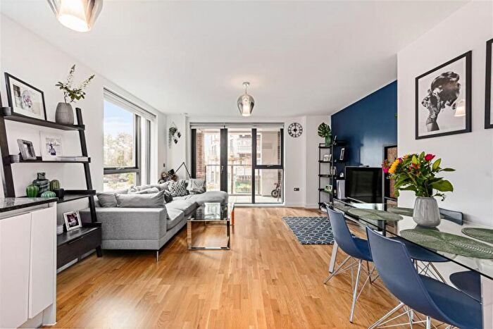 1 Bedroom Flat To Rent In Larkwood Avenue, London, SE10