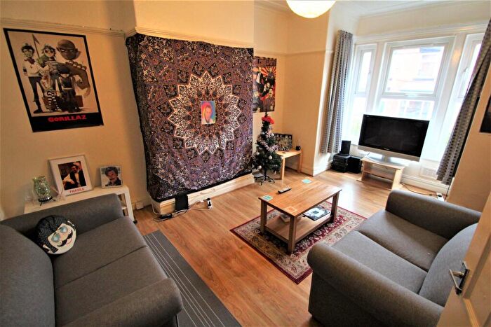 4 Bedroom Terraced House To Rent In Beechwood View, Burley, Leeds, LS4