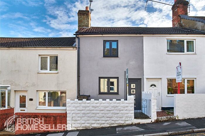 2 Bedroom Terraced House For Sale In Eastcott Hill, Swindon, Wiltshire, SN1