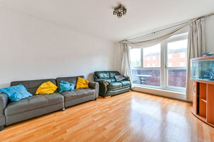 3 Bedroom Maisonette To Rent In Mundford Road, Clapton, London, E5