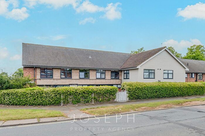 2 Bedroom Maisonette For Sale In Hawthorn Drive, Ravens Place, IP2
