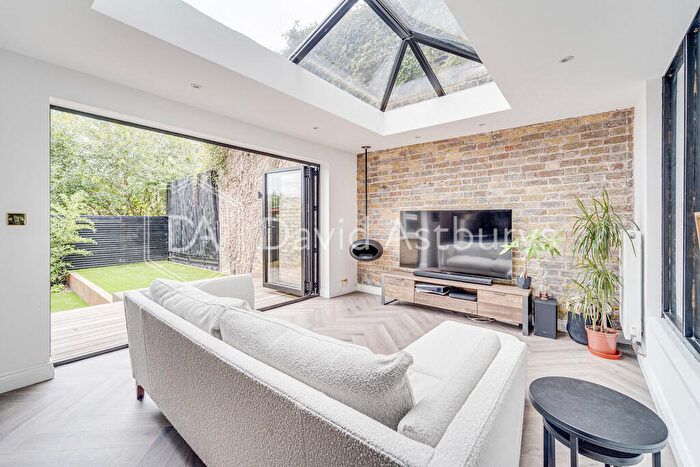 2 Bedroom Flat To Rent In Uplands Road, Crouch End, London, N8