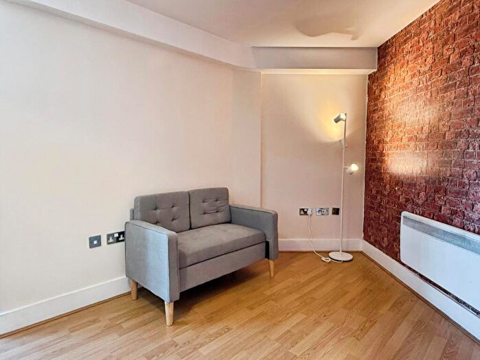 1 Bedroom Flat To Rent In Townsend Way, City Centre, Birmingham, B1