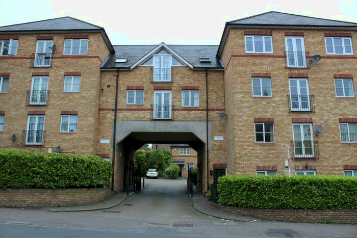 2 Bedroom Penthouse To Rent In Silverdale, London, SE26