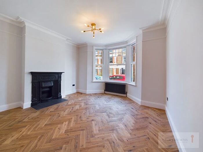 2 Bedroom Flat To Rent In Elmhurst Street, London, SW4
