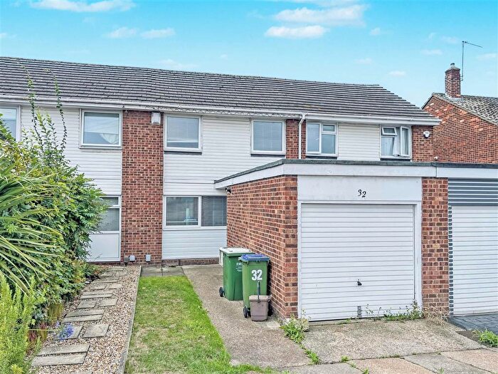 3 Bedroom Terraced House For Sale In Hilden Drive, Erith, DA8