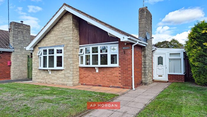 2 Bedroom Bungalow For Sale In Yeomans Walk, Bromsgrove, Worcestershire, B60