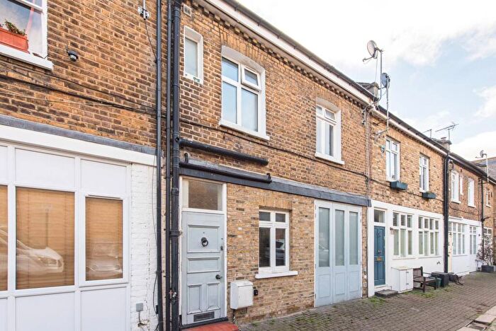 3 Bedroom House For Sale In Victoria Mews, Brondesbury, London, NW6