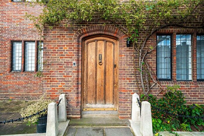 4 Bedroom Property For Sale In Sprimont Place, Chelsea, SW3
