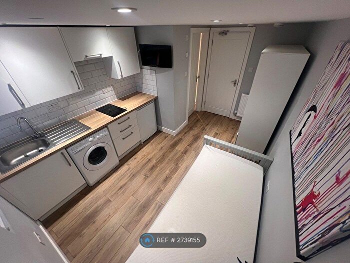 Studio To Rent In Alexandea Ave, Luton, LU3