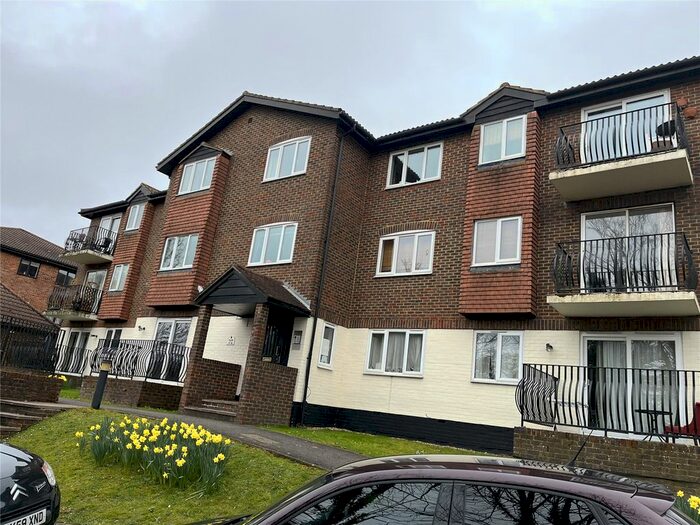 2 Bedroom Flat To Rent In Birchend Close, South Croydon, CR2