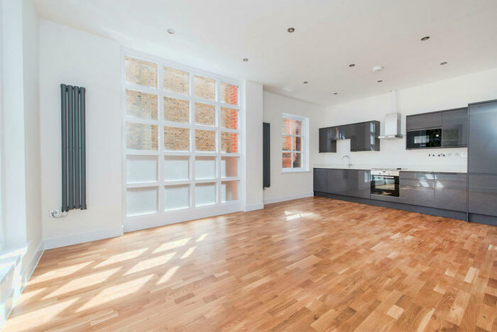 2 Bedroom Flat To Rent In St Georges House, Bromley Road, Beckenham, Kent, BR3