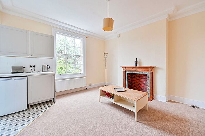 4 Bedroom Maisonette For Sale In Cromwell Place, Mortlake, London, SW14