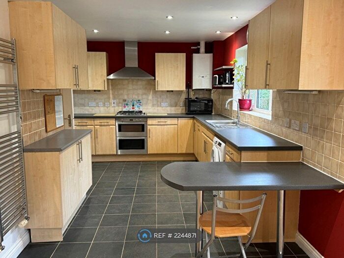 3 Bedroom Flat To Rent In Darwin Close, Medbourne, Milton Keynes, MK5