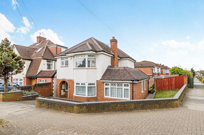 4 Bedroom Detached House For Sale In Norrys Road, Cockfosters, Barnet, EN4