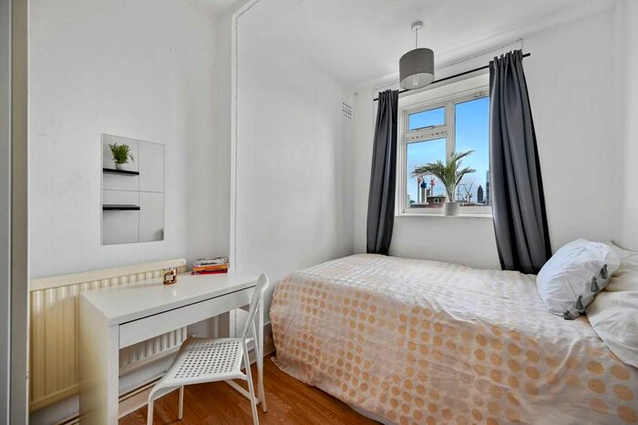 4 Bedroom Flat To Rent In Ravenet Court, London, SW11