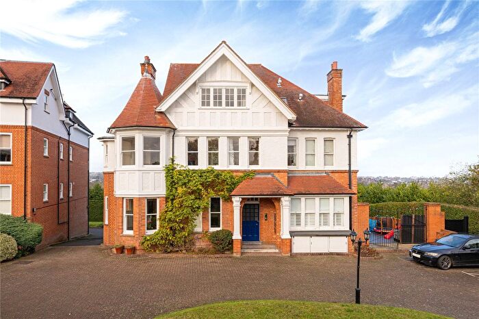 2 Bedroom Flat For Sale In Arthur Road, Wimbledon, London, SW19