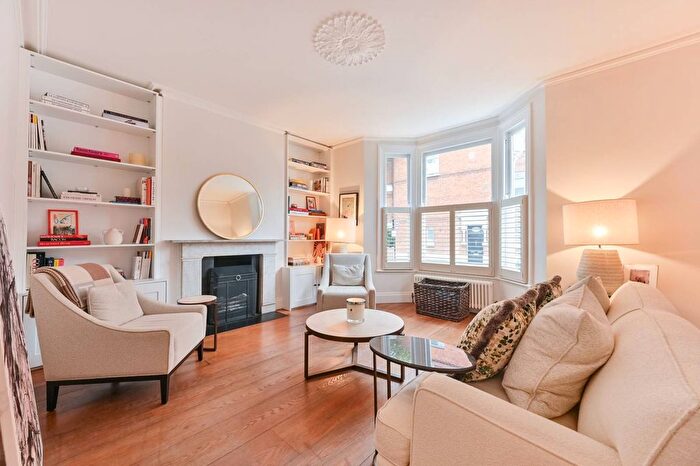 4 Bedroom Property For Sale In Ashburnham Road, Chelsea, London, SW10