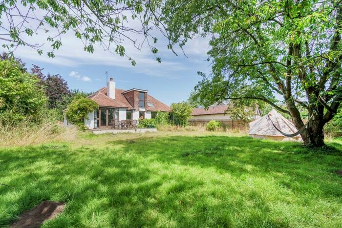 4 Bedroom Detached Bungalow For Sale In Pebble Hill, Toot Baldon, Oxford, OX44