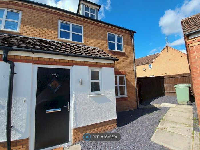 3 Bedroom Semi-Detached House To Rent In Pavior Road, Nottingham, NG5