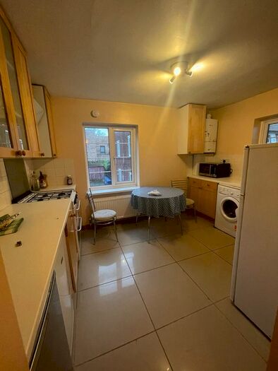 2 Bedroom Flat To Rent In Abercorn Road, London, NW7