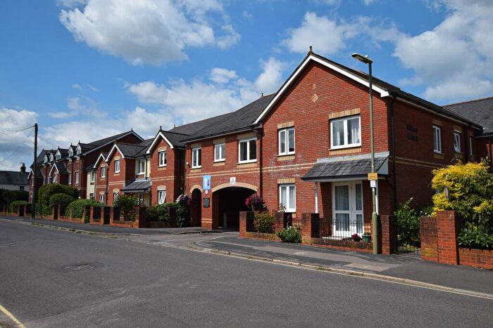 1 Bedroom Retirement Property For Sale In Willow Court, Ackender Road, Alton, Hampshire, GU34