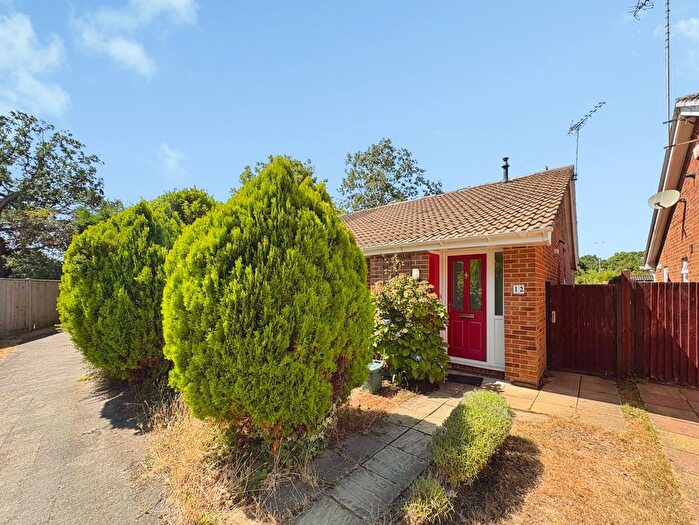 3 Bedroom Bungalow To Rent In Darvel Close, Woking, Surrey, GU21