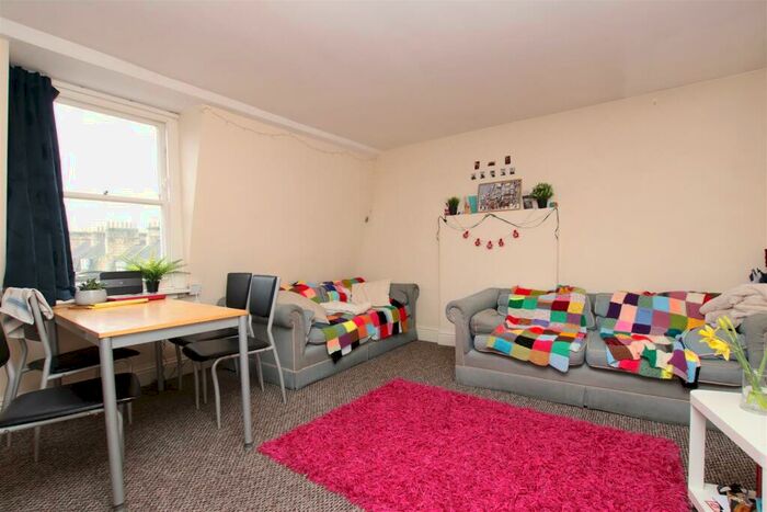 3 Bedroom Flat To Rent In Gloucester Street, Bath, BA1