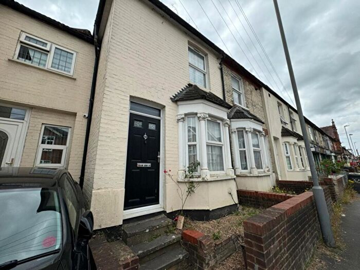 3 Bedroom Terraced House To Rent In Green Street, High Wycombe, HP11
