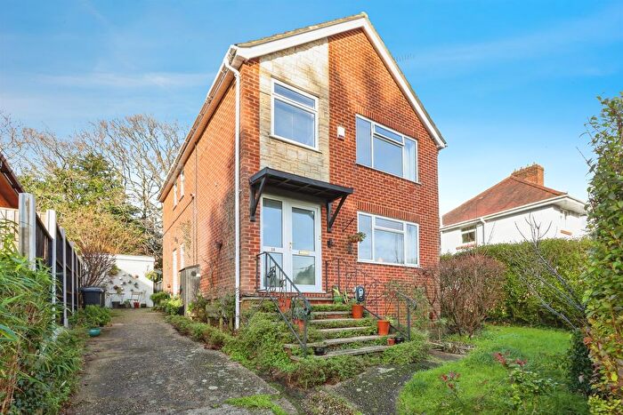 3 Bedroom Detached House For Sale In Moorside Road, Bournemouth, BH11
