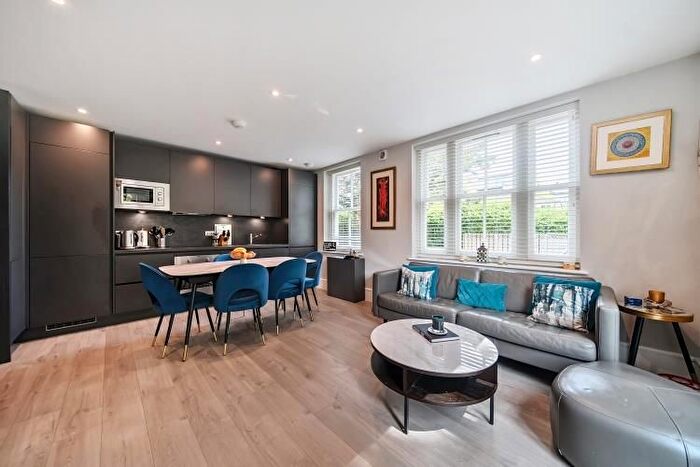 2 Bedroom Flat For Sale In Laurel Bank House, - Bromley Common, Bromley, BR2