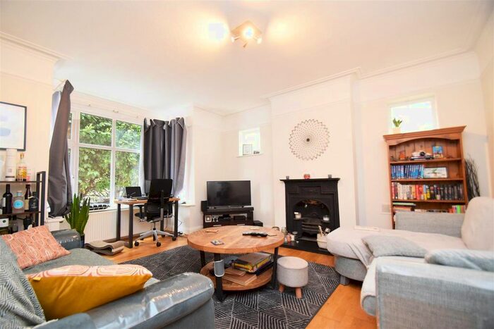 1 Bedroom Flat To Rent In St. Margarets Road, St Margarets, Twickenham, TW1