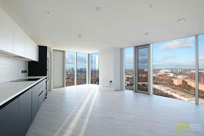 2 Bedroom Flat To Rent In Vista River Tower, Manchester, Uk, M3
