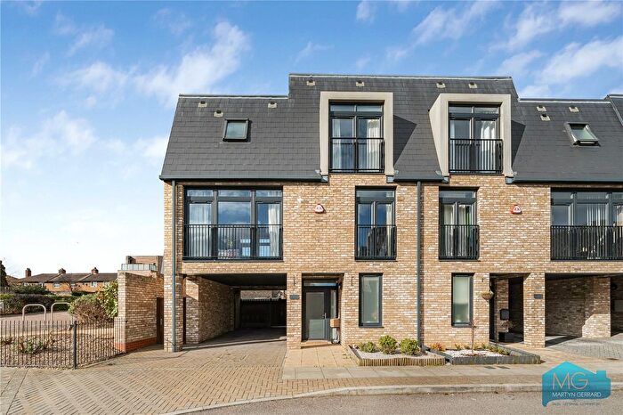 4 Bedroom End Terrace House For Sale In Minotaur Drive, Barnet, EN5