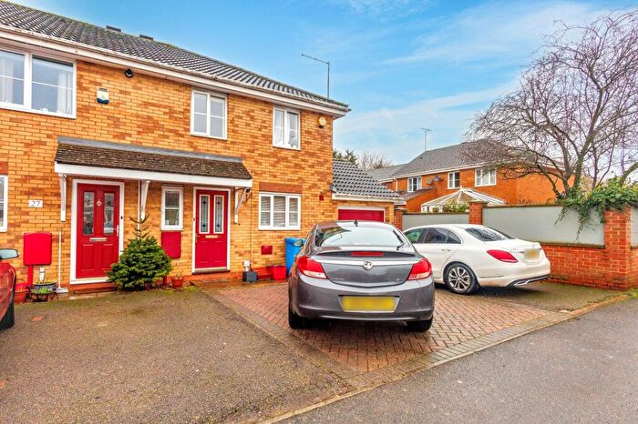 3 Bedroom End Of Terrace House For Sale In Merrivale Close, Kettering, NN15