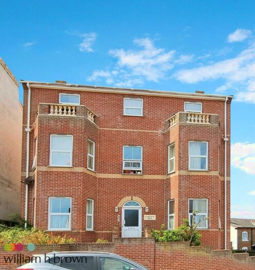 2 Bedroom Property To Rent In Crescent Road, Walton On The Naze, Essex, CO14