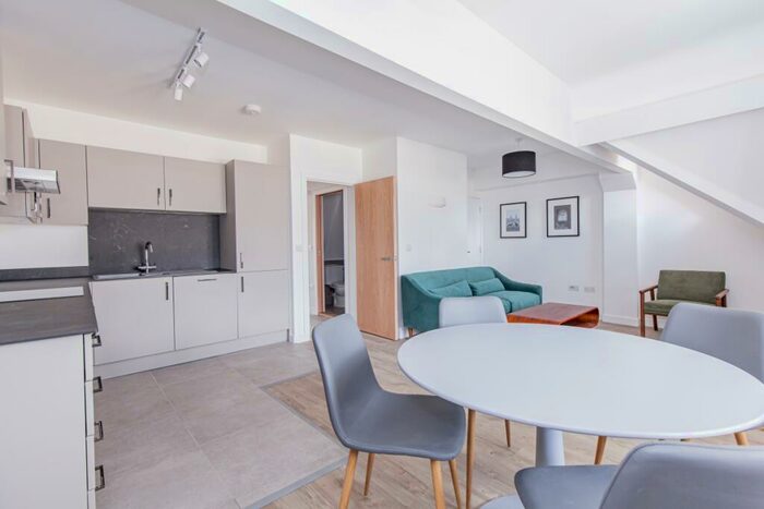 1 Bedroom Apartment To Rent In High Street, Oxford, OX1