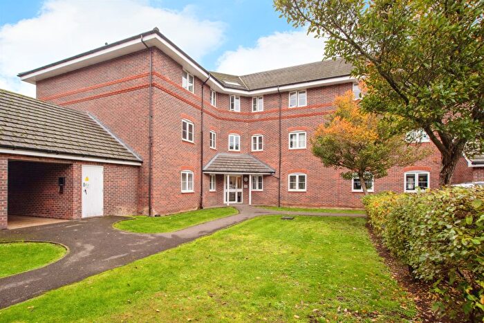 2 Bedroom Flat For Sale In Wharf Way, Hunton Bridge, Kings Langley, WD4