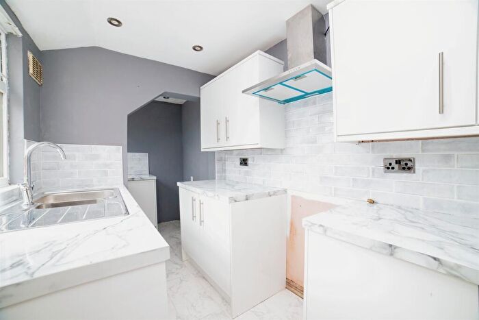 2 Bedroom Semi-Detached House For Sale In Lindley Street, Mansfield, NG18
