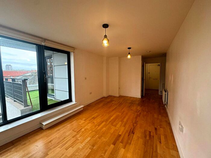 2 Bedroom Flat To Rent In Poplar High Street, London, E14