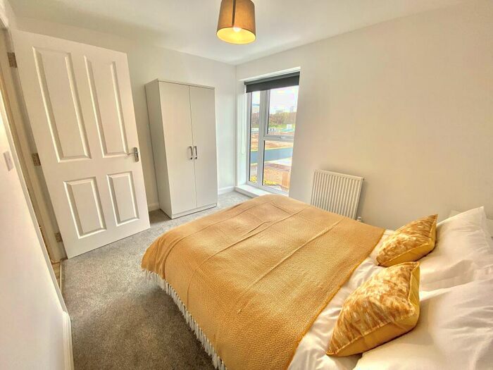 2 Bedroom Apartment To Rent In Belgrave Middleway, Birmingham, B5