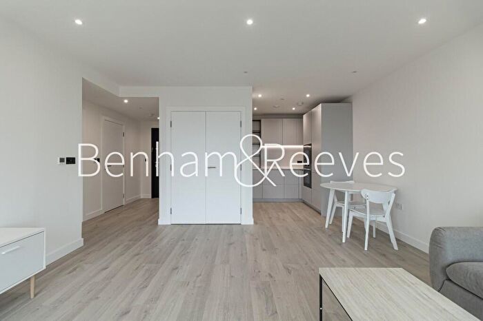 1 Bedroom Apartment To Rent In Emperor Point, Woodberry Down Development, N4