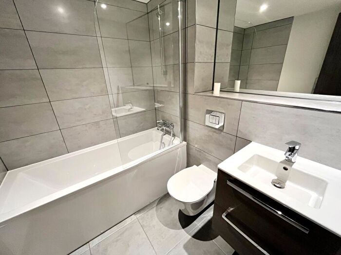 2 Bedroom Apartment To Rent In St. Martins Place, B15