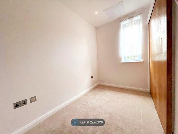 2 Bedroom Flat To Rent In Whippendell Road, Watford, WD18