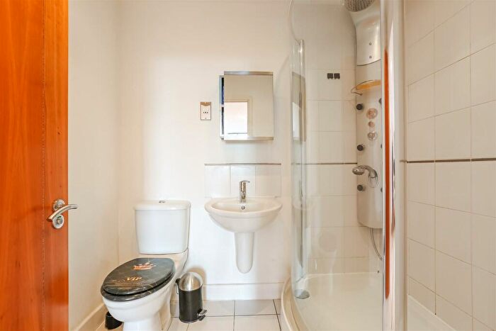 3 Bedroom Apartment For Sale In Western Gateway, London, E16