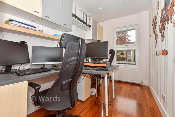 3 Bedroom End Of Terrace House For Sale In St. Peter Street, Rochester, Kent, ME1