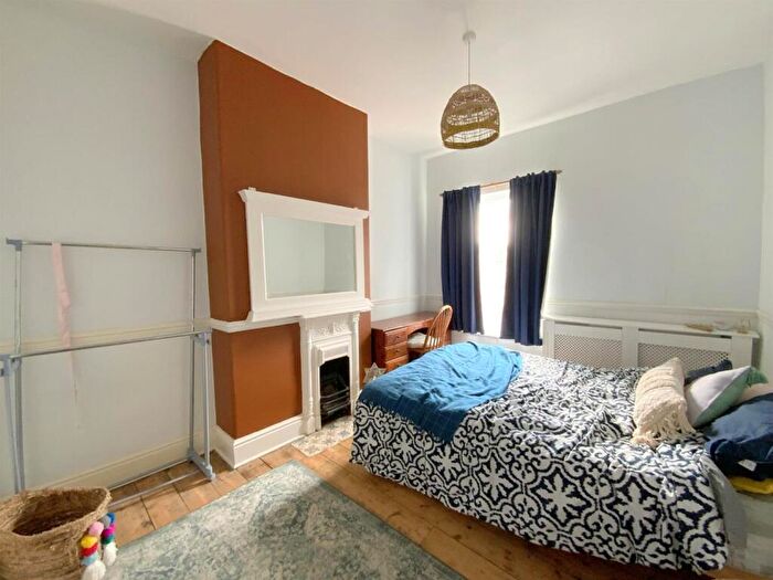 3 Bedroom Terraced House For Sale In Welholme Road, Grimsby, DN32