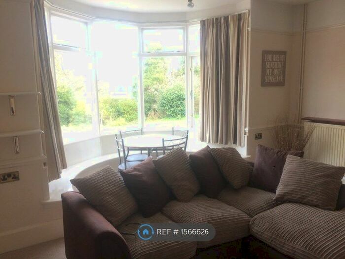 1 Bedroom Flat To Rent In Kingshill Road, Dursley, GL11