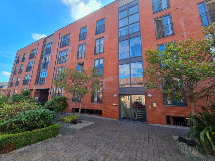 2 Bedroom Apartment To Rent In Cornwood House, Dickens Heath, B90